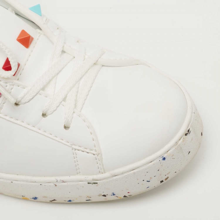 مملوكة مسبقًا Valentino White Leather Rockstud Sneakers Size 38
