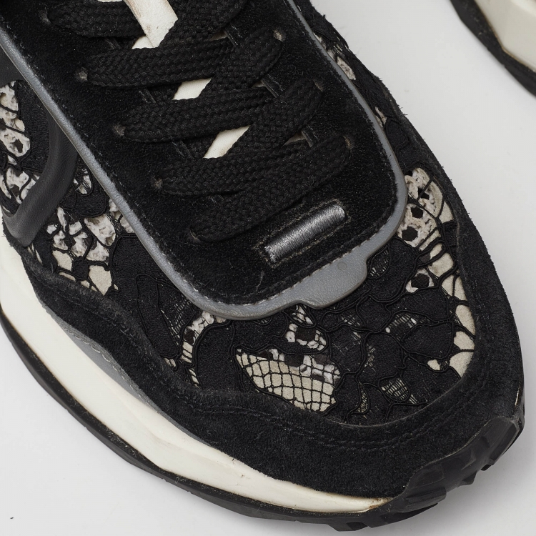مملوكة مسبقًا Valentino Black/White Suede and Floral Lace Lacerunner Low Top Sneakers Size 37.5