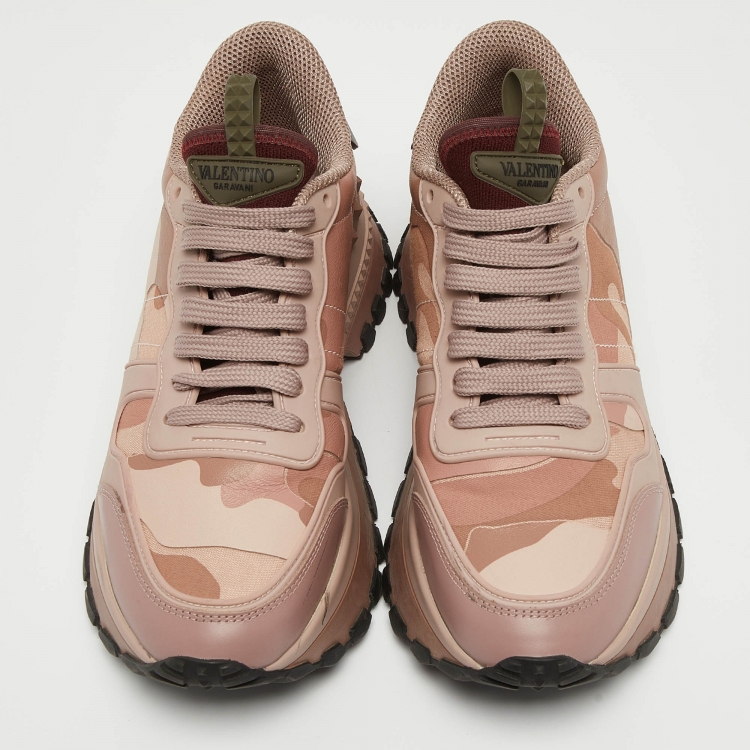 مملوكة مسبقًا Valentino Pink/Beige Suede and Leather Rockrunner Sneakers Size 39