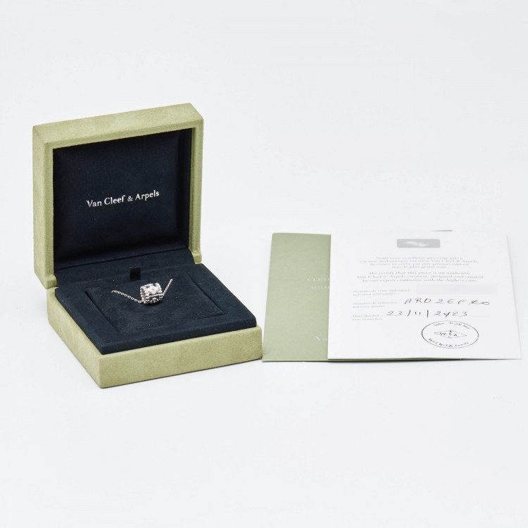 مملوكة مسبقًا Van Cleef & Arpels Perlée Clovers Diamonds 18k White Gold Pendant Necklace