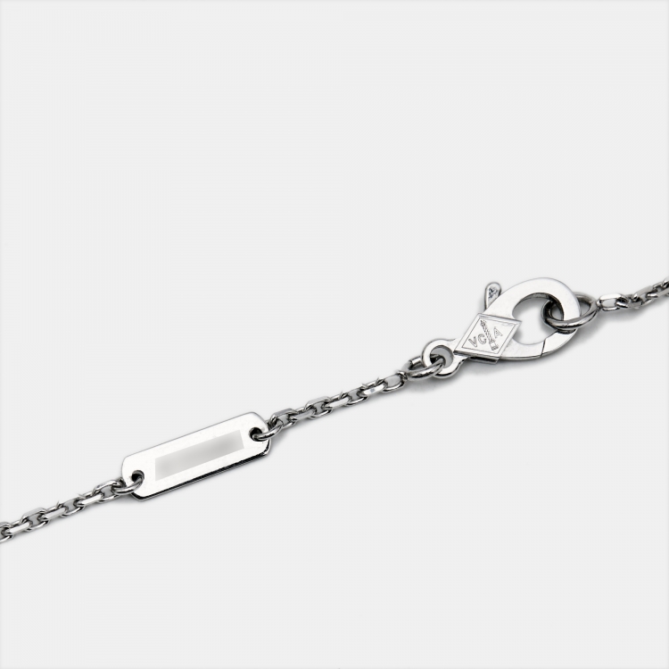 مملوكة مسبقًا Van Cleef & Arpels Perlée Clovers Diamonds 18k White Gold Pendant Necklace