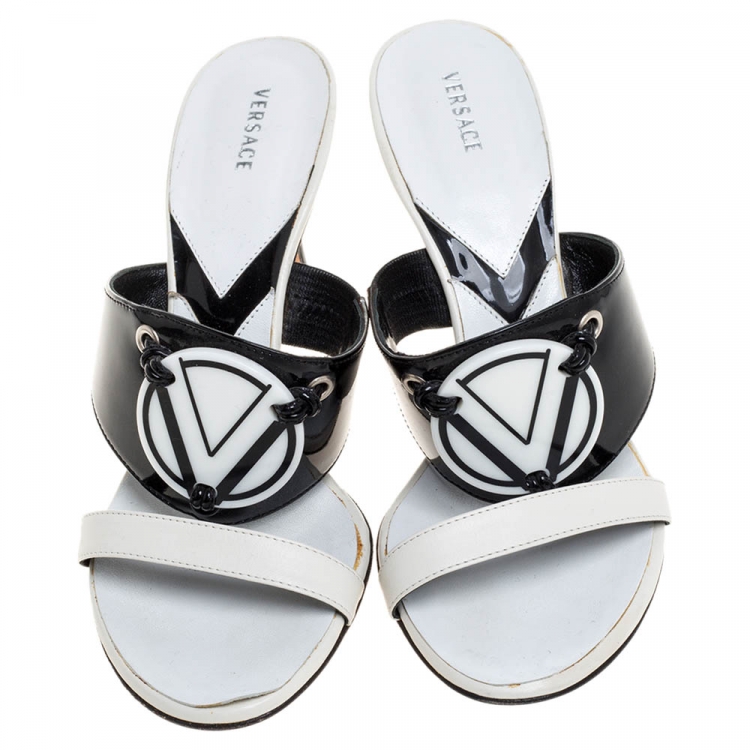 Pre Owned Versace White/Black Patent Leather and Leather Slide Sandals Size 38