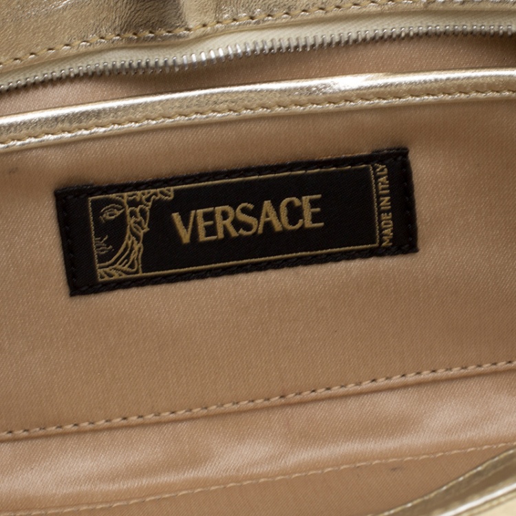 مملوكة مسبقًا Versace Light Gold Leather Clutch 