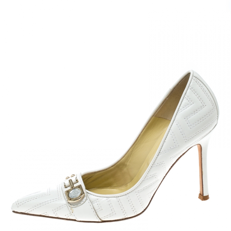 مملوكة مسبقًا Versace White Leather Pointed Toe Pumps Size 36