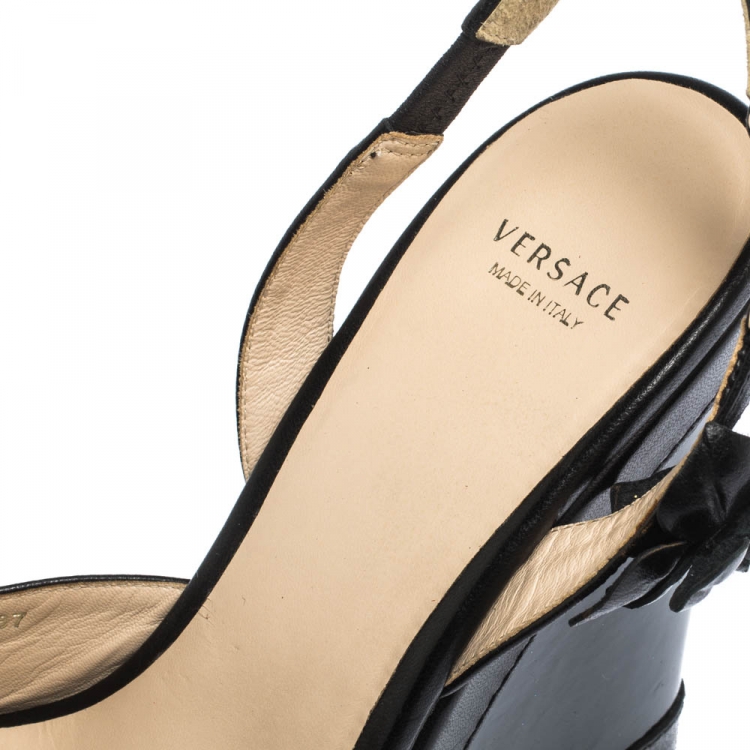 مملوكة مسبقًا Versace Black Leather And Suede Flower Embellished Wedge Platform Slingback Sandals Size 37