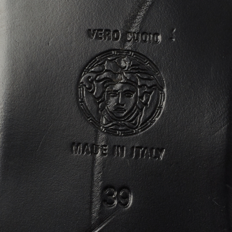 مملوكة مسبقًا Versace White Leather Medusa Sandals Size 39