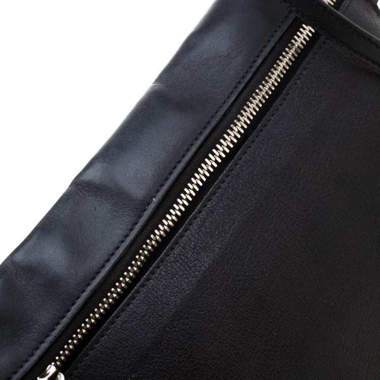 Pre Owned Victoria Beckham Black Leather Front Zip Crossbody Bag