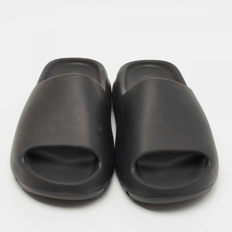 Pre Owned Yeezy x Adidas Black Rubber Onyx Flat Slides Size 39
