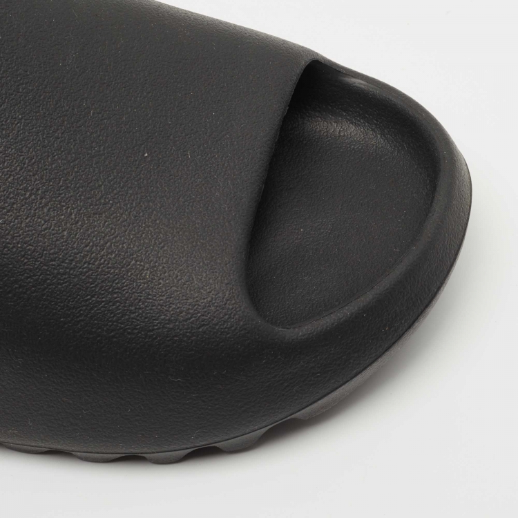 Pre Owned Yeezy x Adidas Black Rubber Onyx Flat Slides Size 39