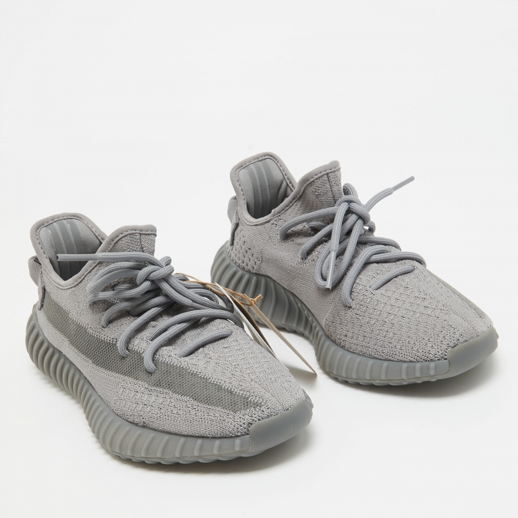 Pre Owned Yeezy x Adidas Grey Knit Fabric Boost 350 V2Steel Grey Sneakers Size 39 1/3