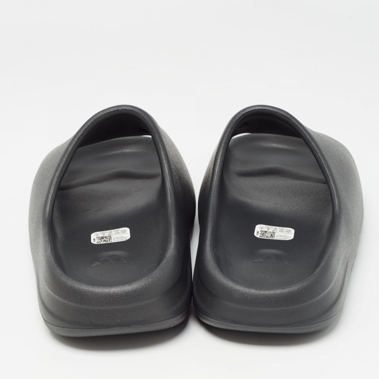 Pre Owned Yeezy x Adidas Black Rubber Onyx Flat Slides Size 40.5