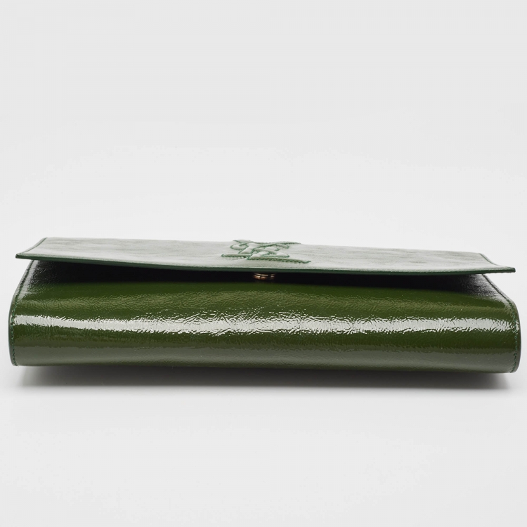 مملوكة مسبقًا Yves Saint Laurent Green Patent Leather Belle De Jour Flap Clutch
