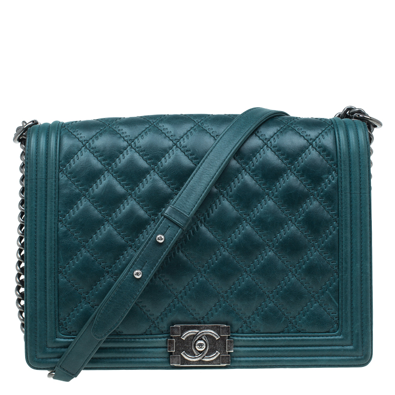 مملوكة مسبقًا حقيبة يد شانيل بوي بقلاب مطرزة جلد مبطن خضراء كبيرة