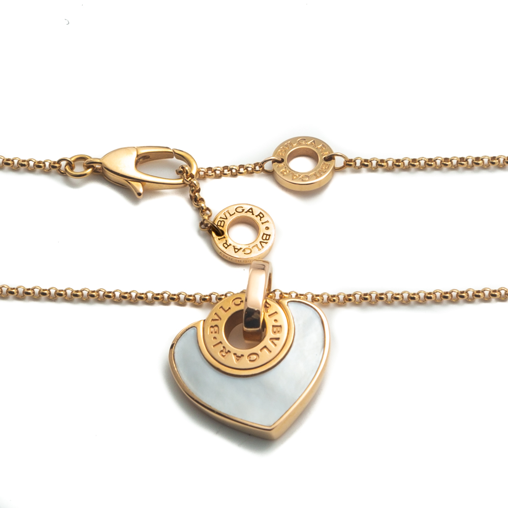 

Bvlgari Cuore White Mother of Pearl Rose Gold Necklace
