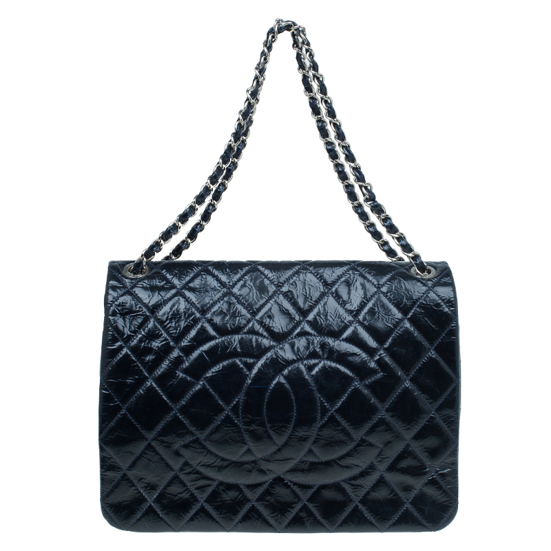مملوكة مسبقًا Chanel Navy Blue Quilted Glazed Leather CC Logo Flap Shoulder Bag