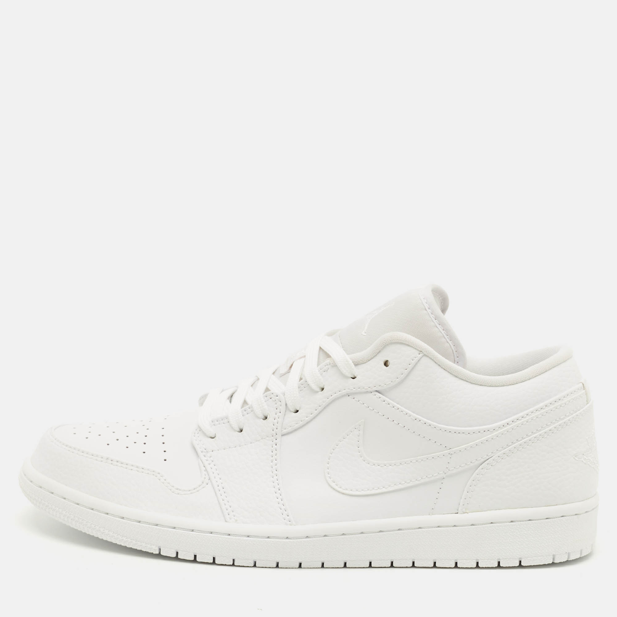 

Air Jordans Jordan 1 Triple White Size 45 White Tumbled Leather Low Top Sneakers