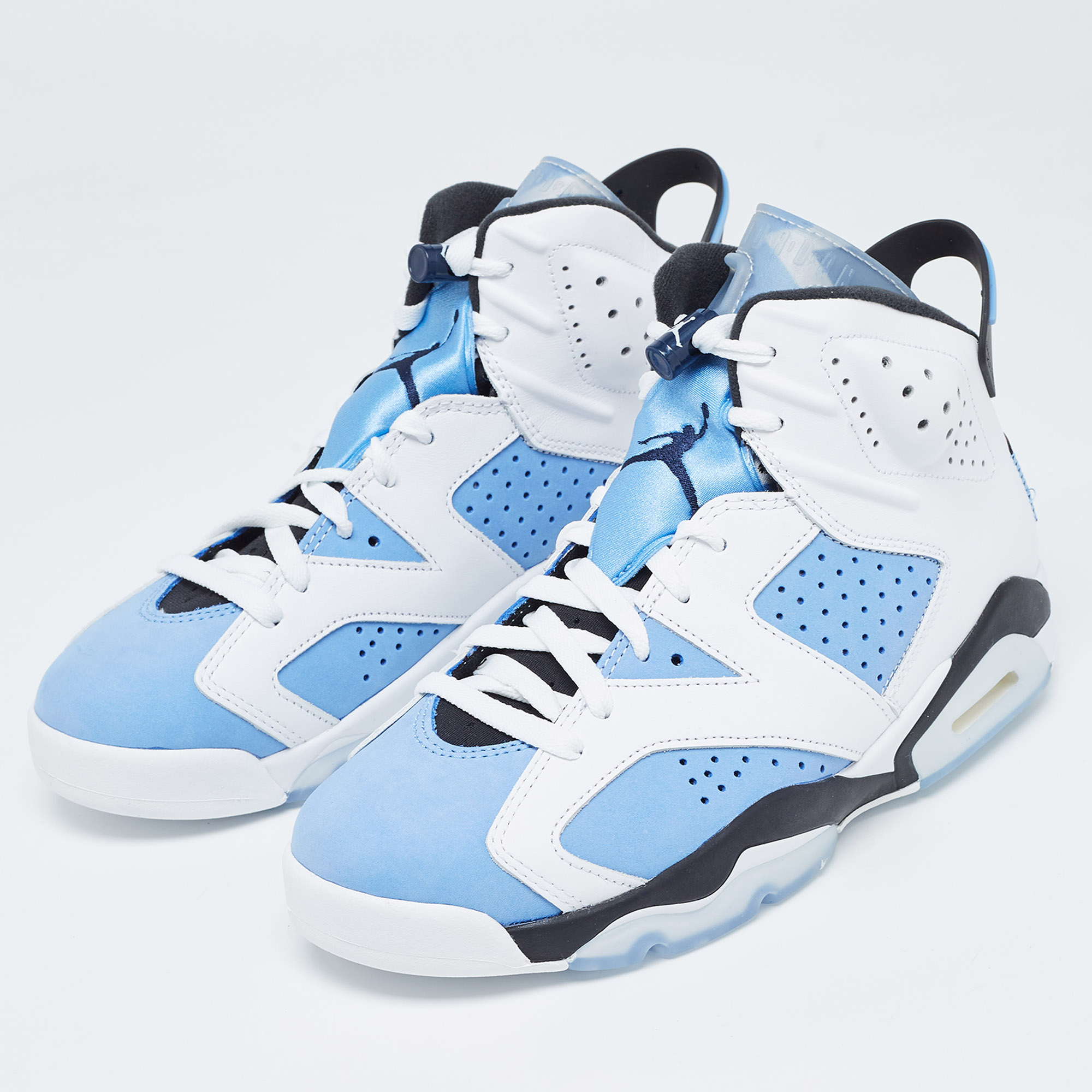 

Air Jordans White/Blue leather Jordan-6-Retro Sneakers Size
