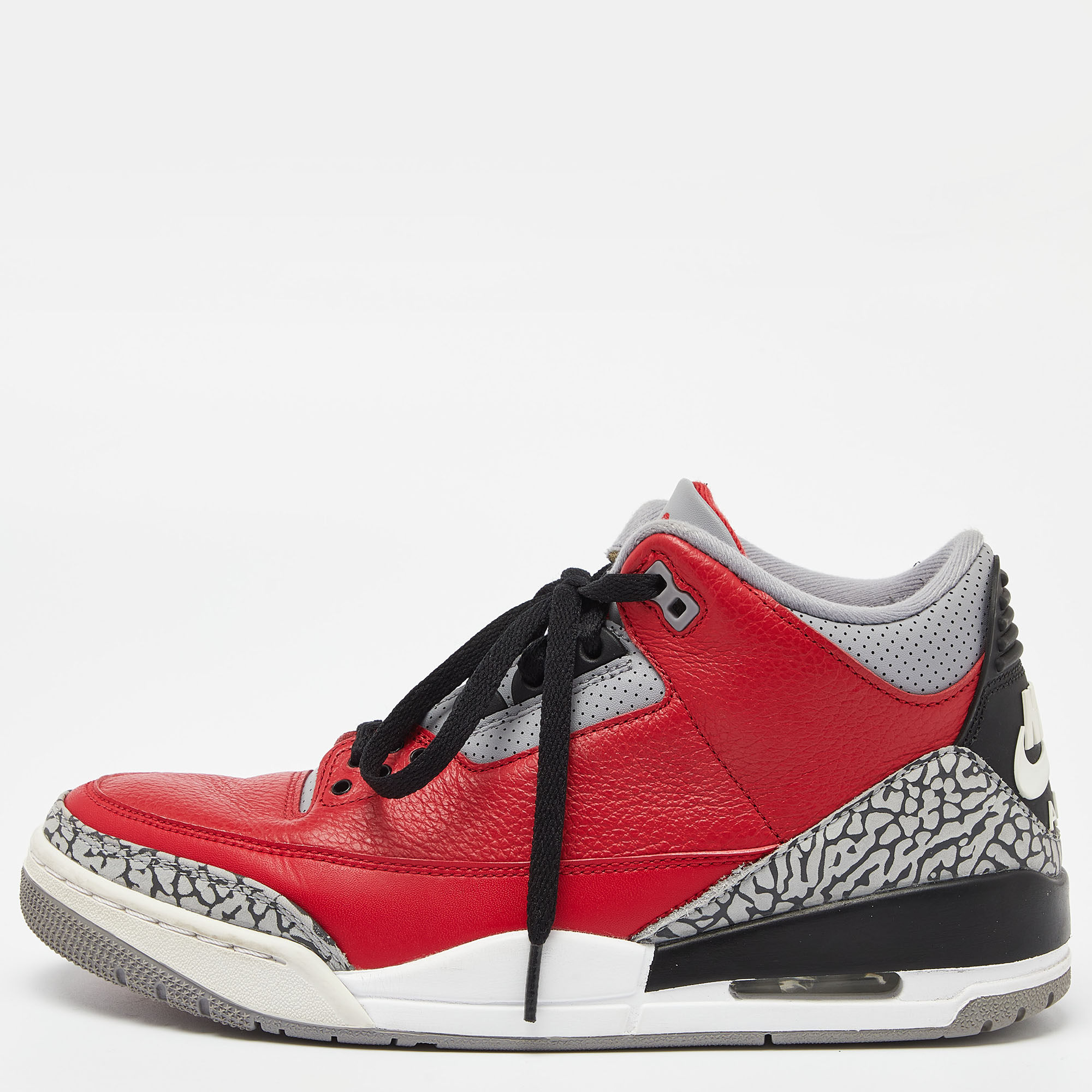 

Air Jordans Red Leather Jordan 3 Retro SE Unite Sneakers Size 42.5