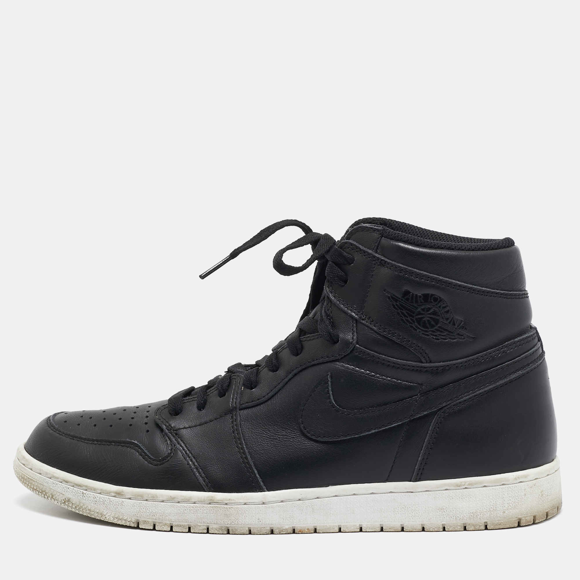

Air Jordan x Nike Black Leather Air Jordan 1 Retro High Sneakers Size