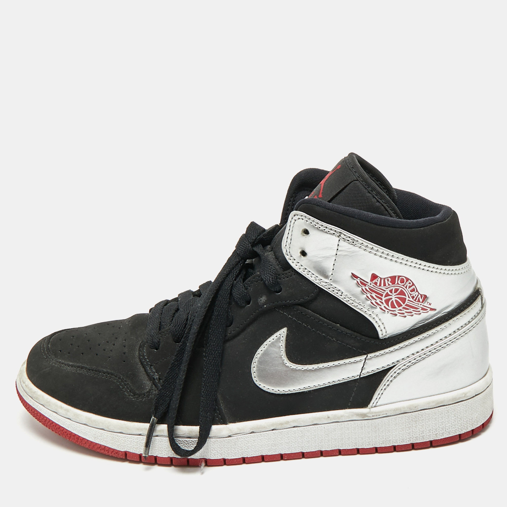 

Jordan Silver/Black Leather and Nubuck 1 Retro High OG Sneakers Size