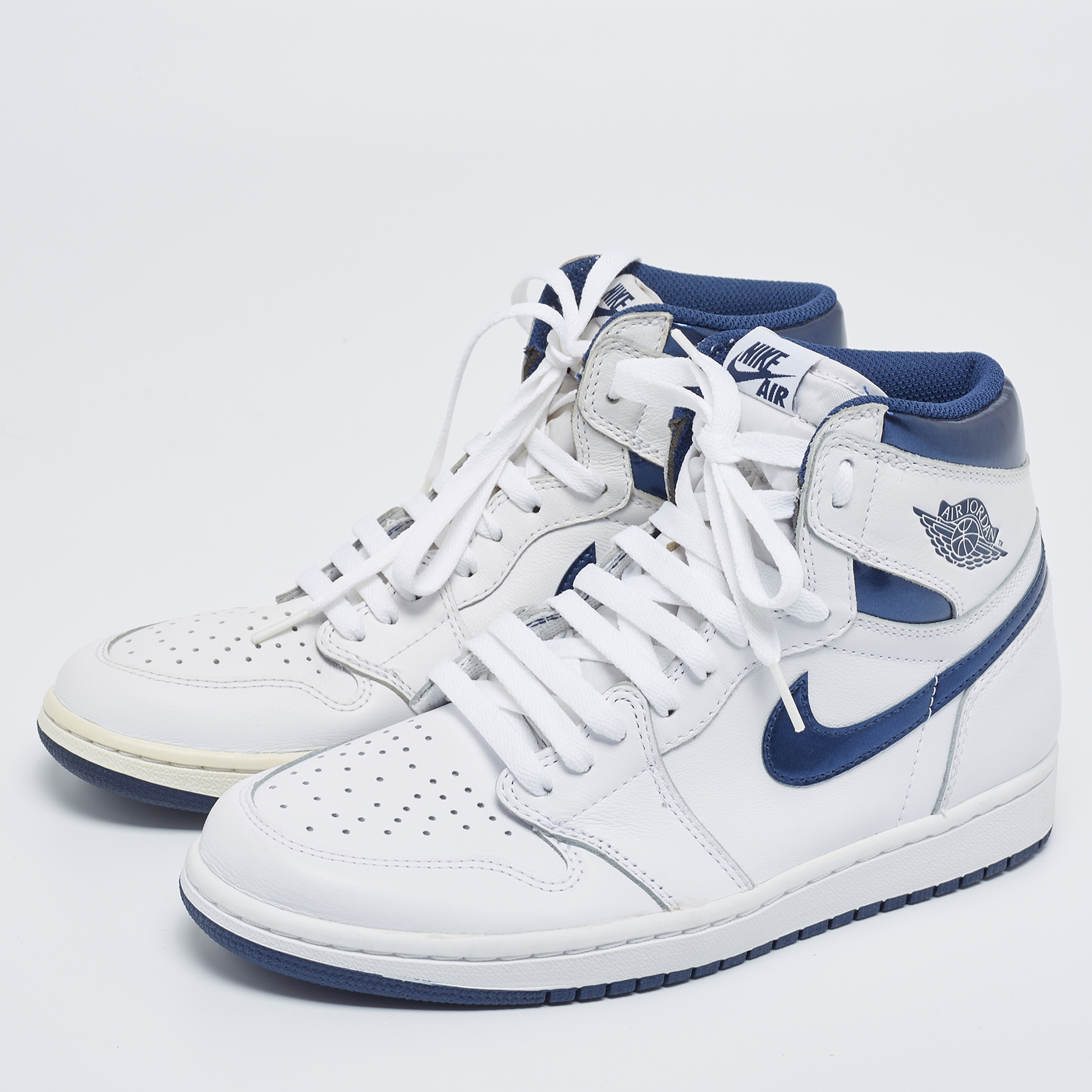 

Air Jordans White/Metallic Navy Blue Leather Jordan 1 Retro High OG Sneakers Size
