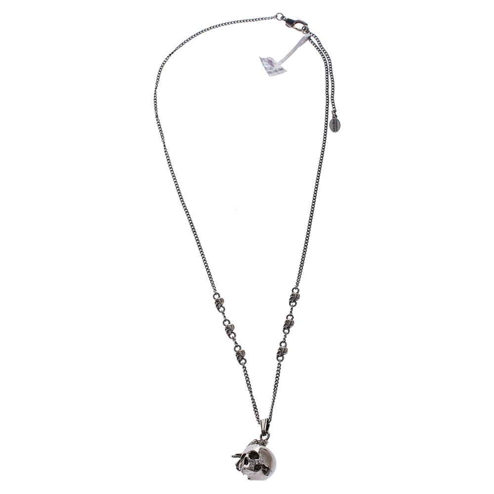 

Alexander McQueen Raven Skull Silver Tone Pendant Chain Necklace