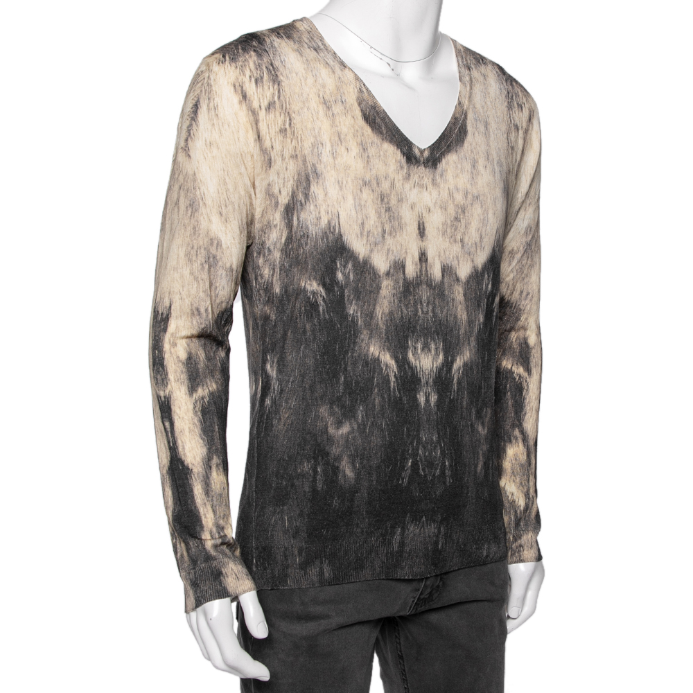 

Alexander McQueen Monochrome Printed Wool V-Neck Sweater, Grey