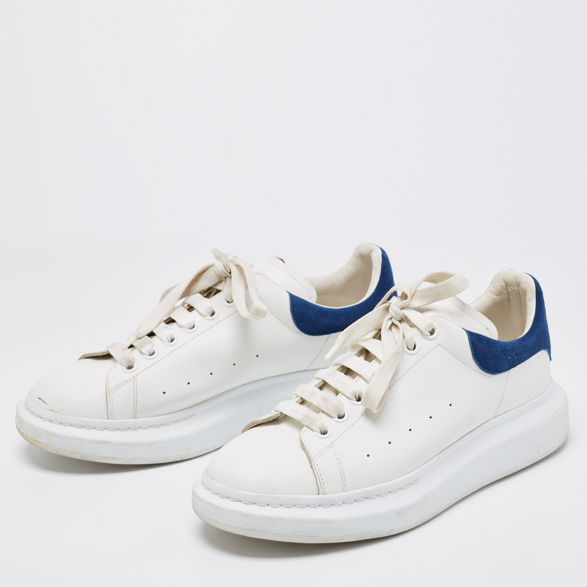 

Alexander McQueen White/Blue Leather And Suede Oversized Sneaker Size