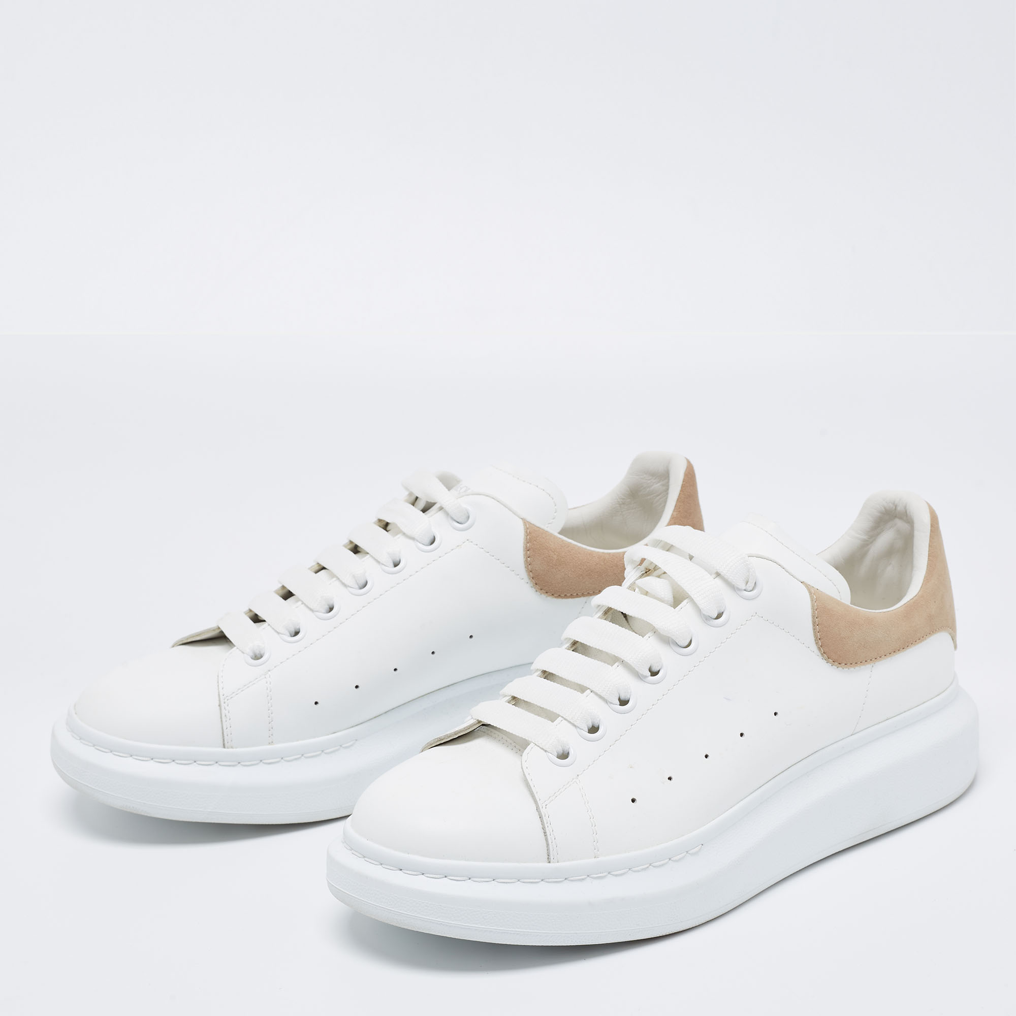 

Alexander McQueen White/Beige Leather And Suede Oversized Sneaker Size