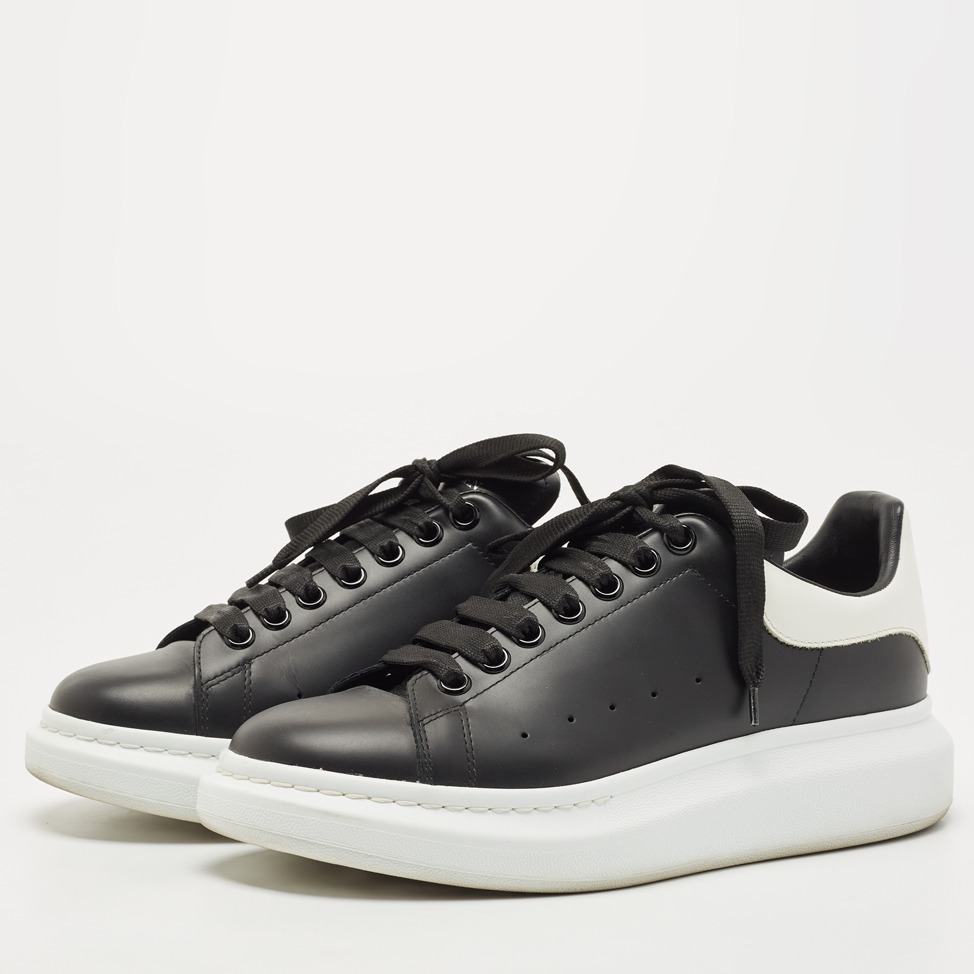 

Alexander McQueen Black/White Leather Low Top Sneakers Size