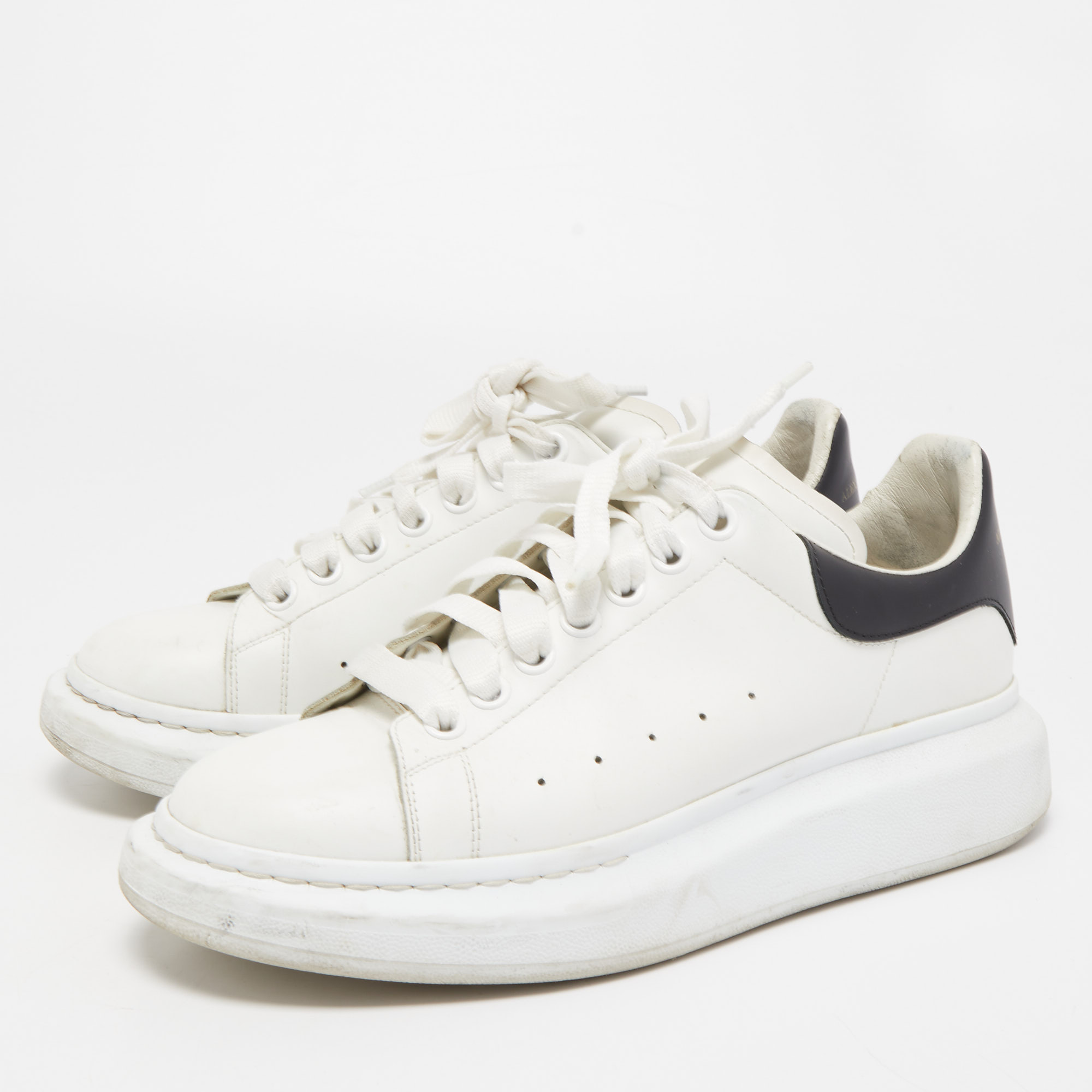 

Alexander McQueen White/Black Leather Oversized Sneakers Size