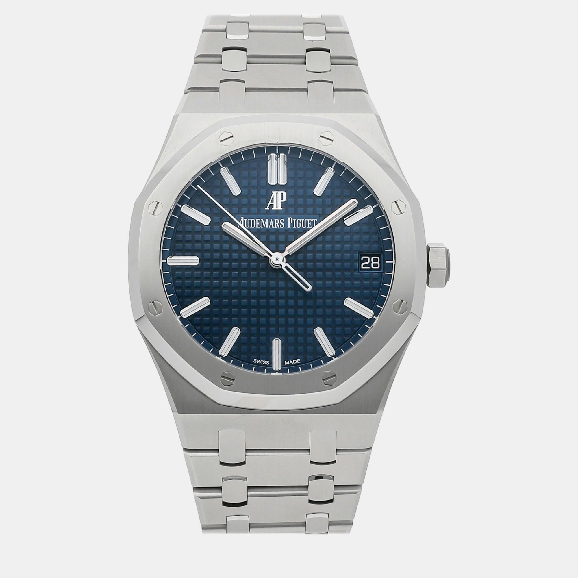 A timeless silhouette made of high quality materials and packed with precision and luxury makes this wristwatch the perfect choice for a sophisticated finish to any look. It is a grand creation to elevate the everyday experience.