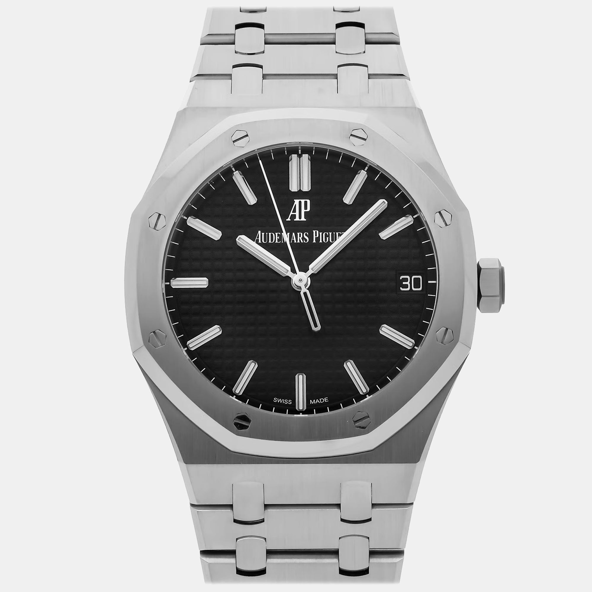 A timeless silhouette made of high quality materials and packed with precision and luxury makes this Audemars Piguet wristwatch the perfect choice for a sophisticated finish to any look. It is a grand creation to elevate the everyday experience.