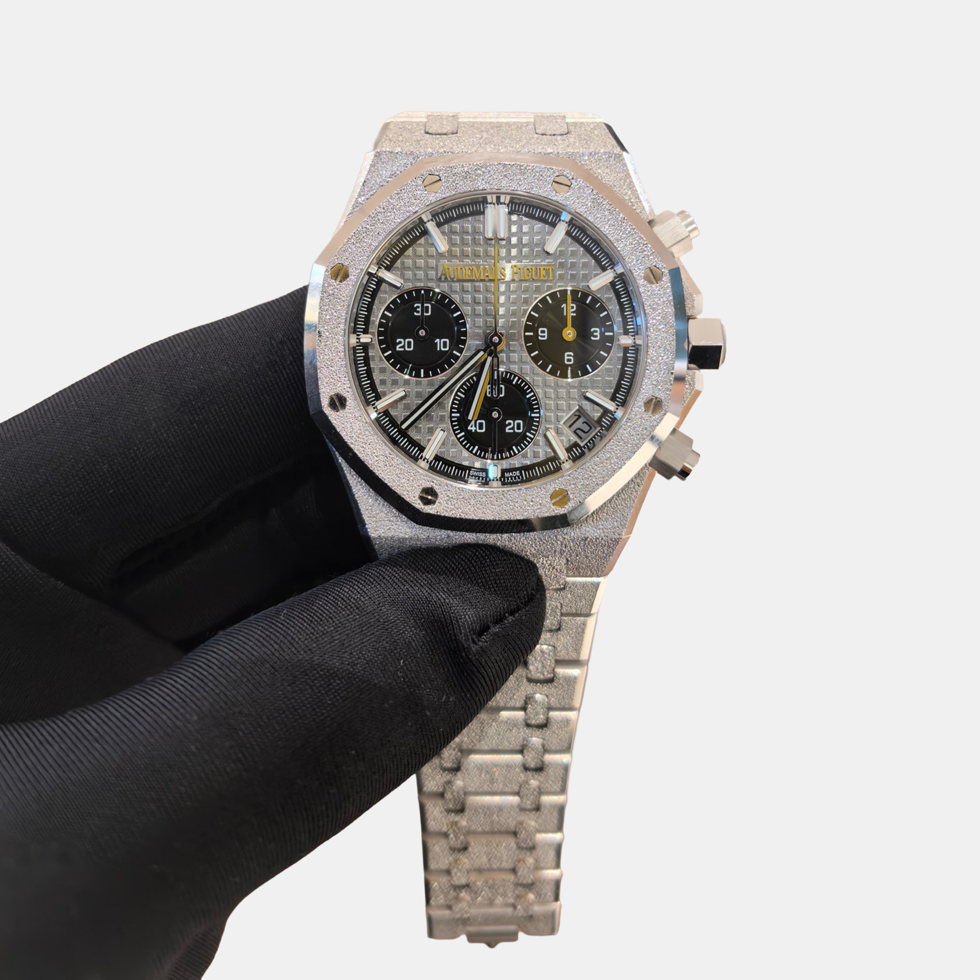 

Audemars Piguet Royal Oak 26240BC Frosted White Gold Automatic Chronograph Panda Dial 41 mm, Grey