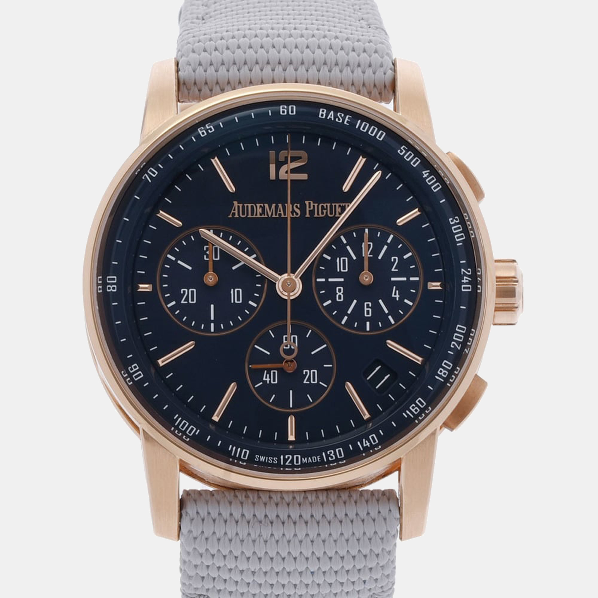 This authentic AP watch is characterized by skillful craftsmanship and understated charm. Meticulously constructed to tell time in an elegant way it comes in a sturdy case and flaunts a seamless blend of innovative design and flawless style.