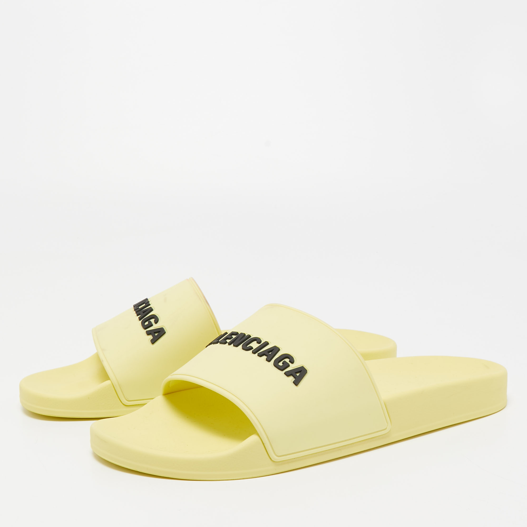 

Balenciaga Light Yellow Rubber Logo Slides Size