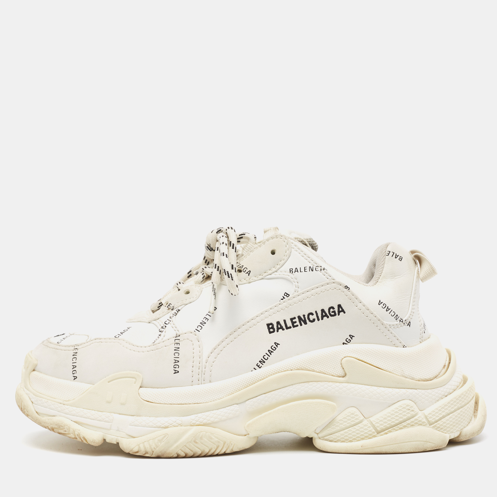 Presented in a classic silhouette these Balenciaga sneakers are a seamless combination of luxury comfort and style. These sneakers are designed with signature details and comfortable insoles.