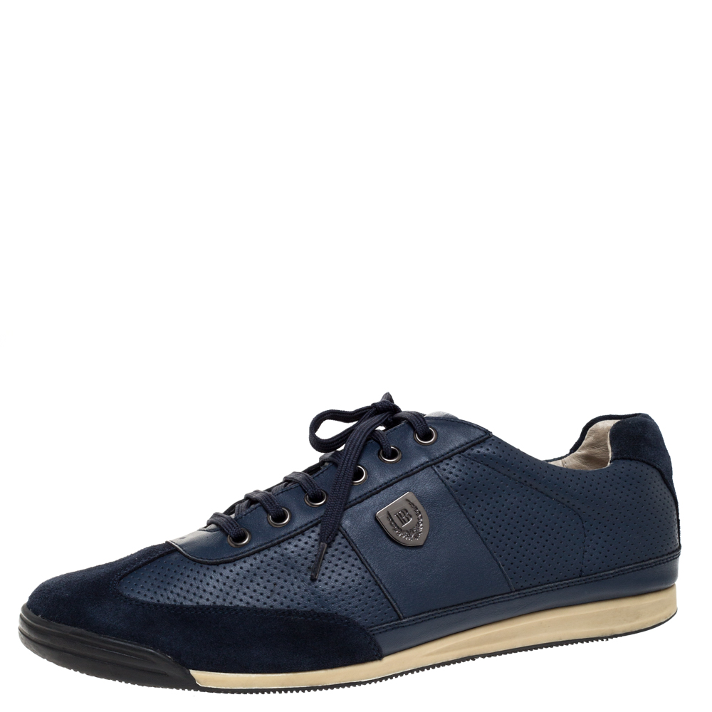 These Balmain sneakers are trendy and promise maximum comfort and style. Crafted from perforated leather and suede they come in a lovely shade of blue. They are styled with round toes lace up vamps gunmetal tone hardware and rubber soles.