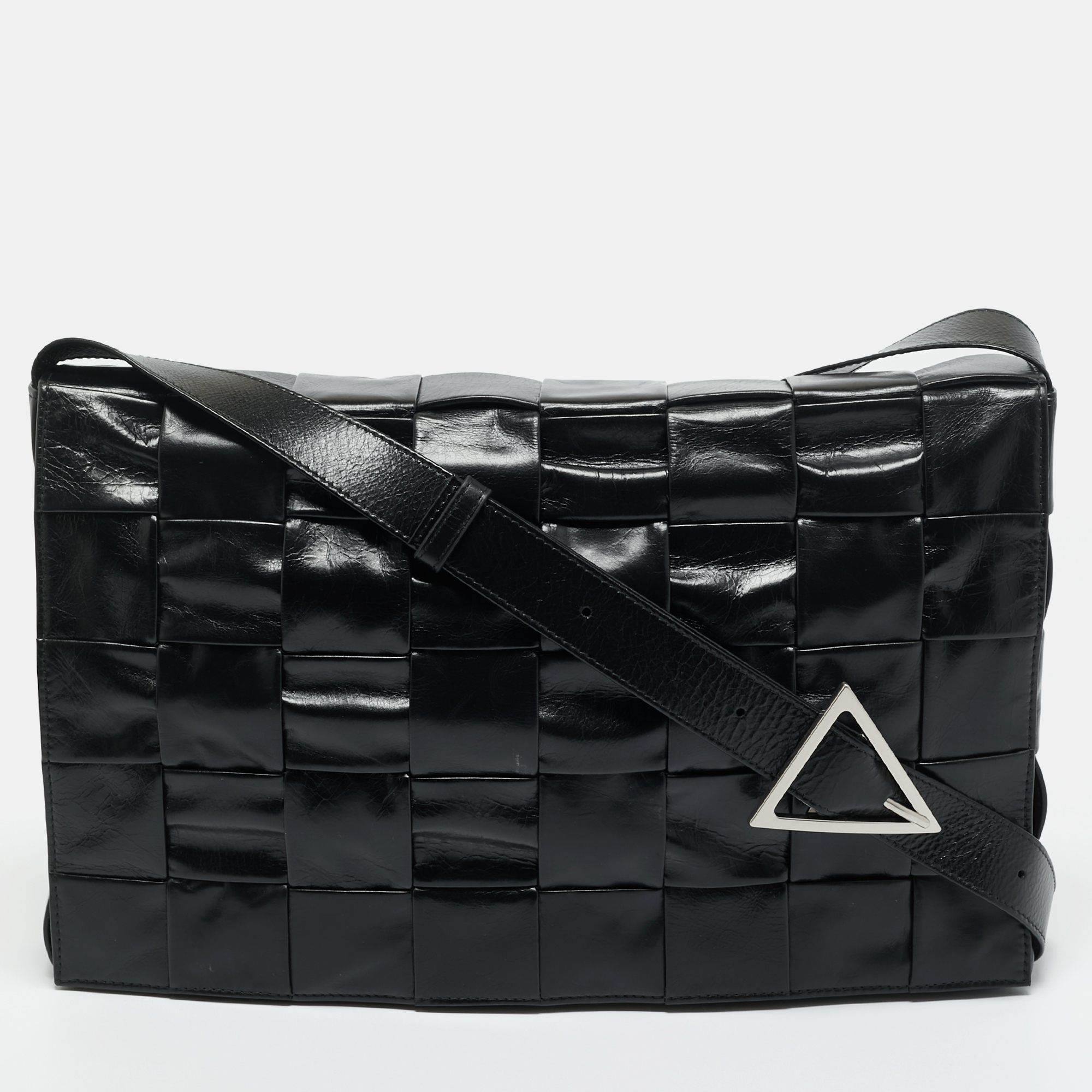 

Bottega Veneta Black Maxi Intrecciato Leather Cassette Shoulder Bag