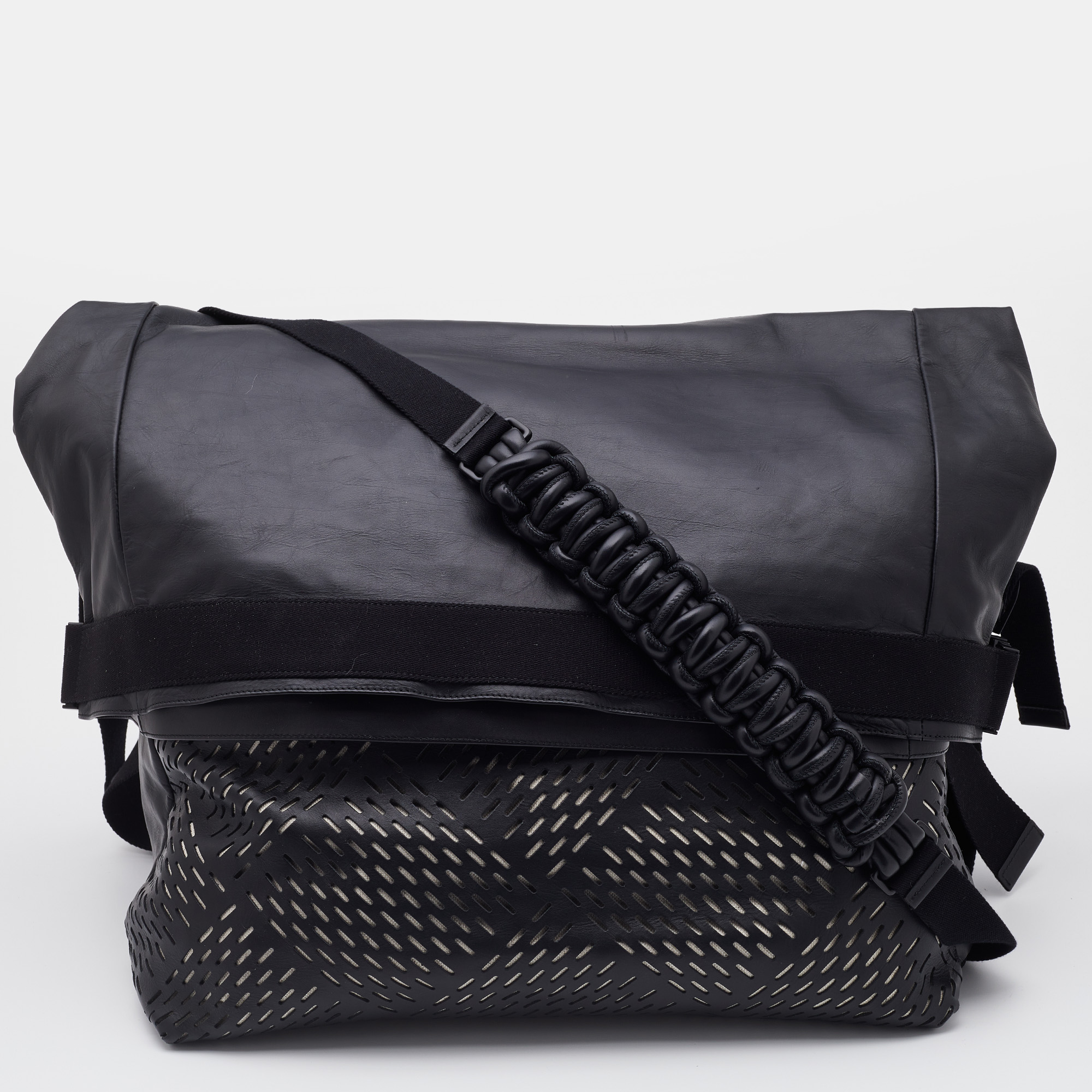Pre-owned Bottega Veneta Black Leather Messenger Bag