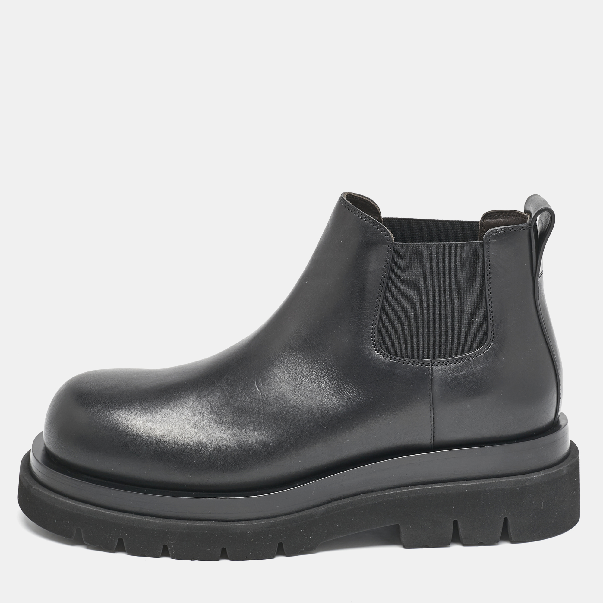 

Bottega Veneta Black Leather Chelsea Boots Size