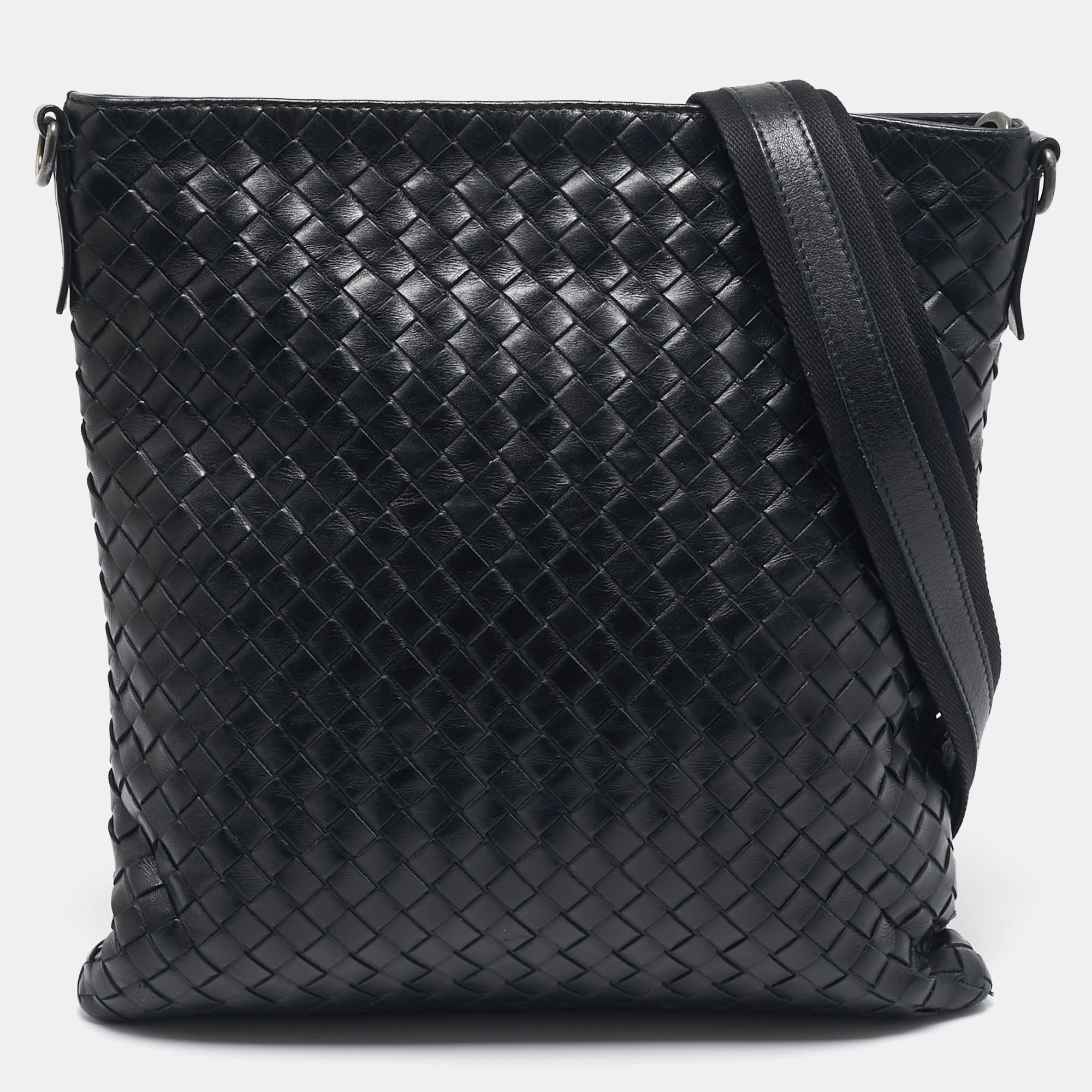 

Bottega Veneta Black Intrecciato Leather Zip Flat Messenger Bag