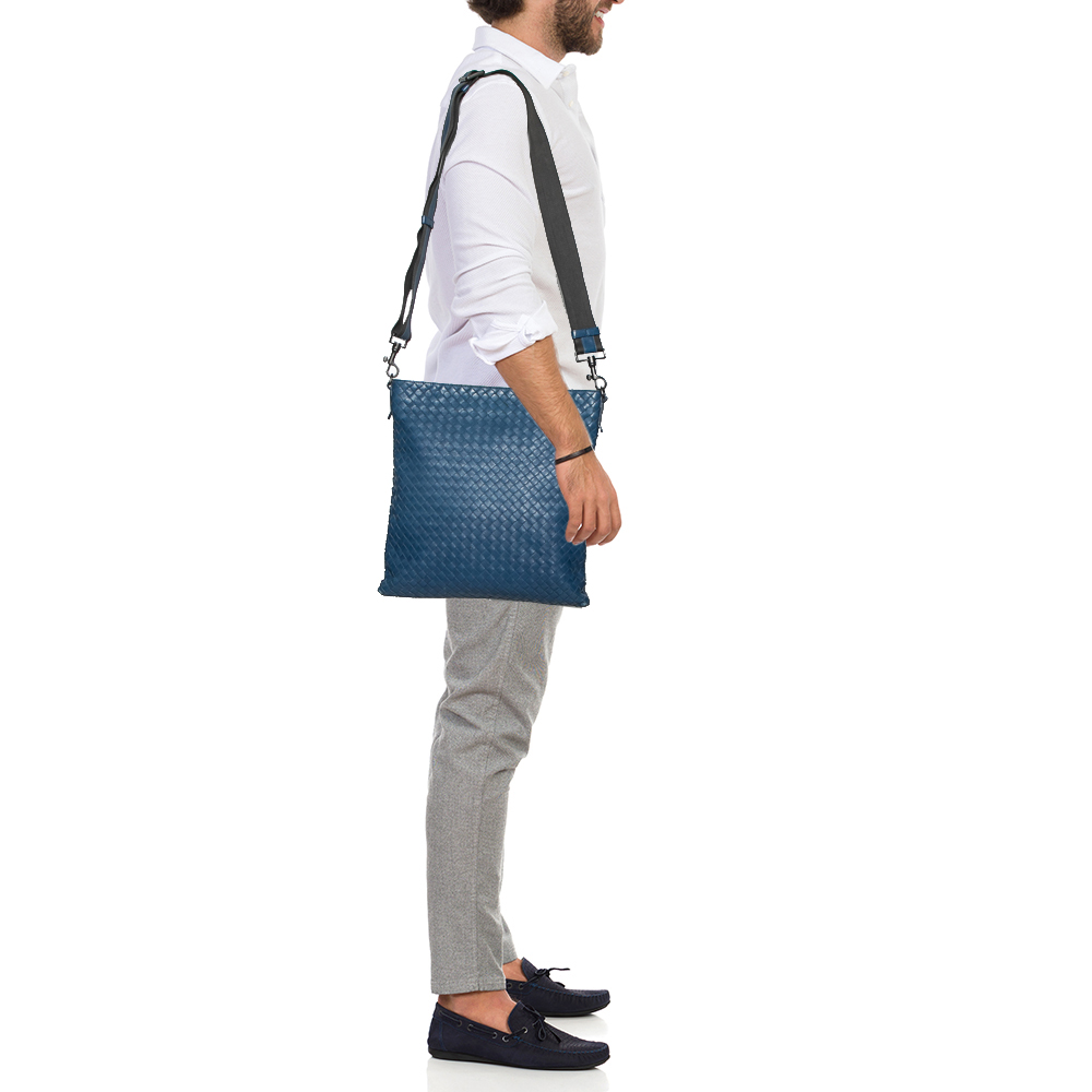 

Bottega Veneta Blue Intrecciato Leather Flat Messenger Bag