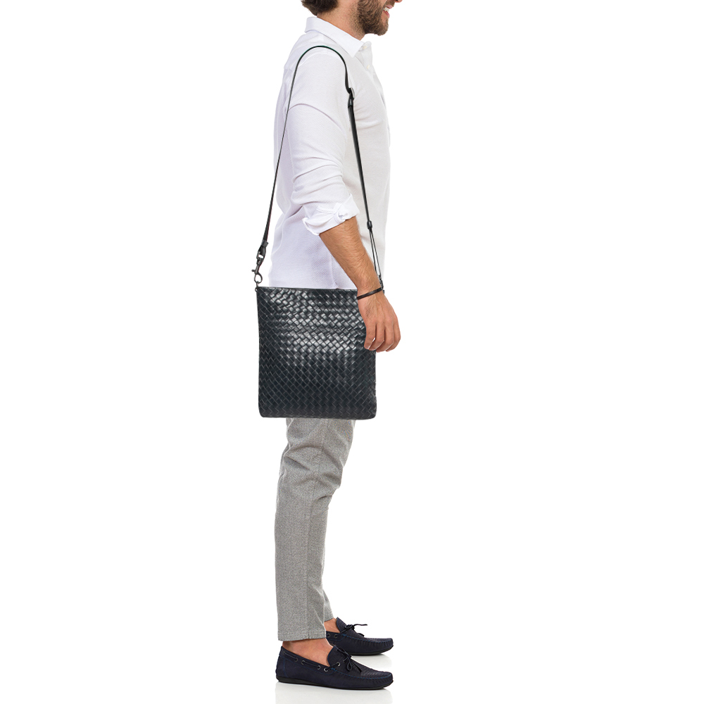 

Bottega Veneta Navy Blue Intrecciato Leather Messenger Bag