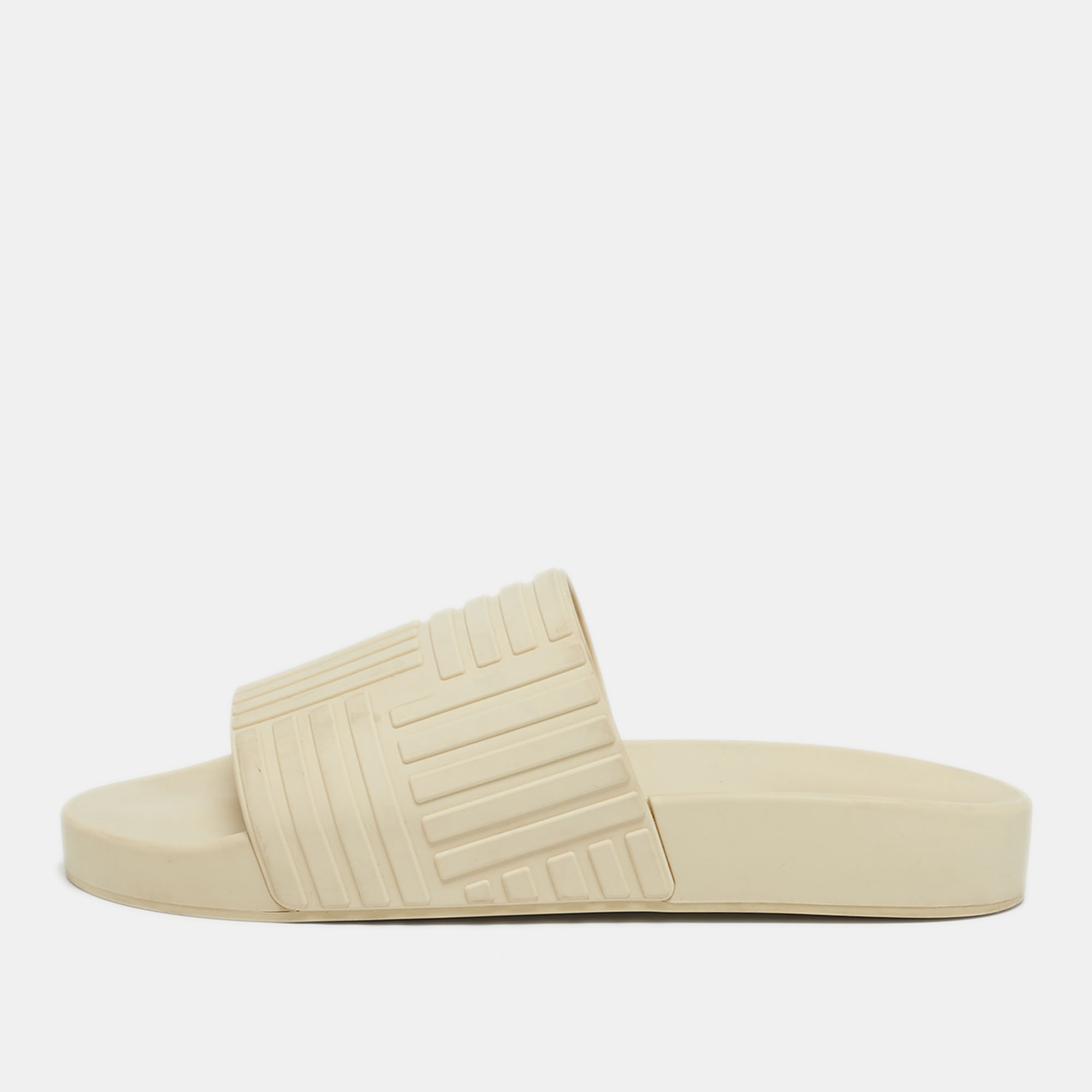 

Bottega Veneta Beige Rubber Pool Slippers Size