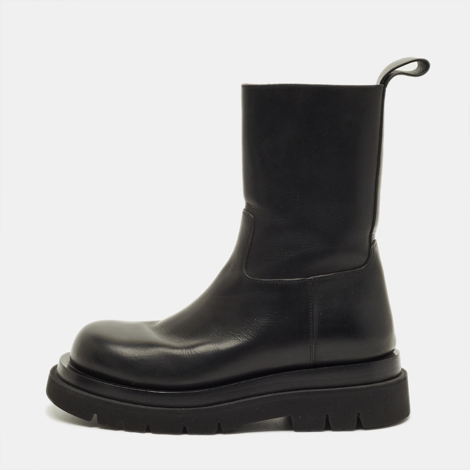 

Bottega Veneta Lug Size  Black Leather Combat Boots