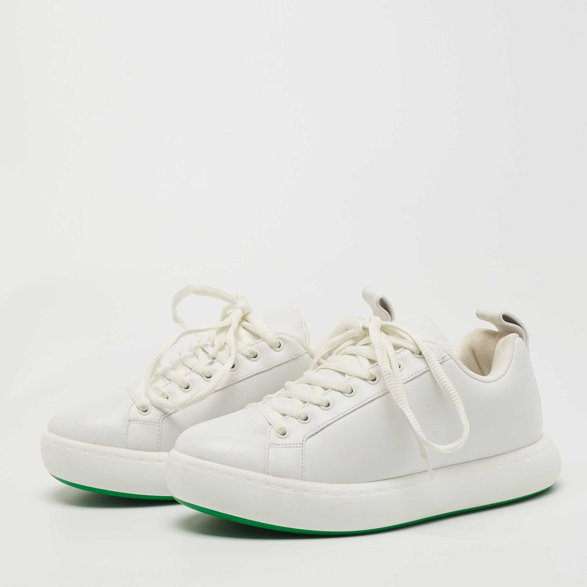 

Bottega Veneta White Leather Lace Up Sneakers Size