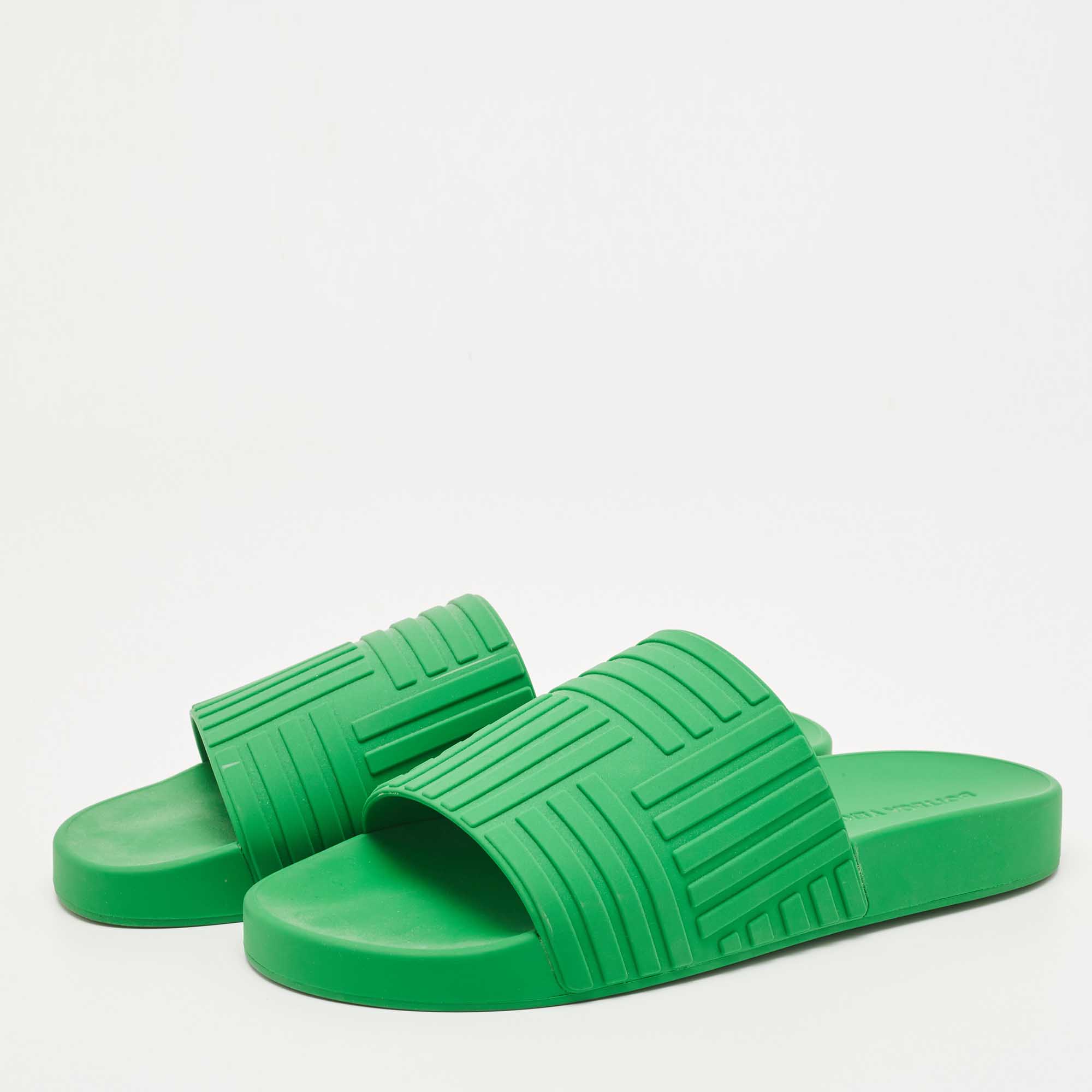 

Bottega Veneta Green Rubber Flat Slides Size