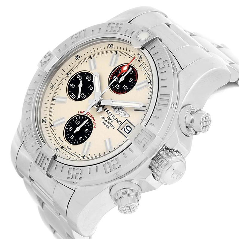 

Breitling Offwhite Stainless Steel Aeromarine Super Avenger A13381 Men's Wristwatch, Cream