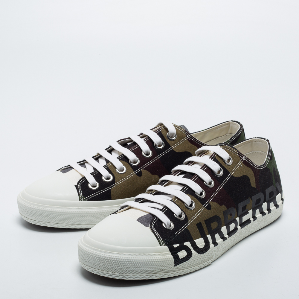 

Burberry Green Camo Print Canvas Larkhall Low Top Sneakers Size